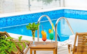 Tandem Apartments With Swimming Pool